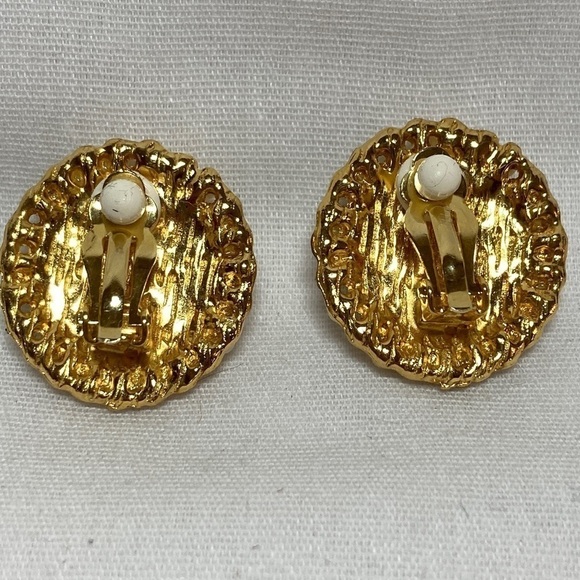 Vintage Faux Pearl Gold Tone Clip Earrings by Gloria Vanderbilt - Picture 2 of 3